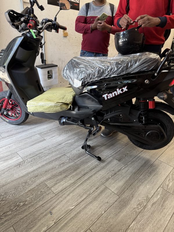 Black “spaceship” 72V Escooter 120km Ebike - Image 5