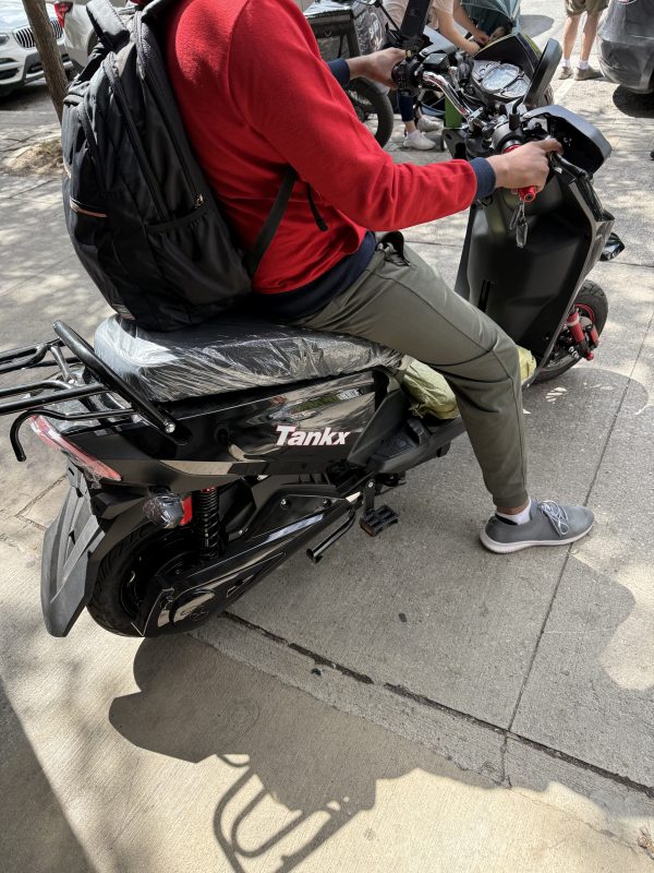Black “spaceship” 72V Escooter 120km Ebike - Image 6