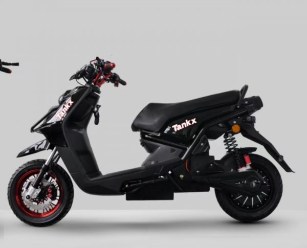 Black “spaceship” 72V Escooter 120km Ebike